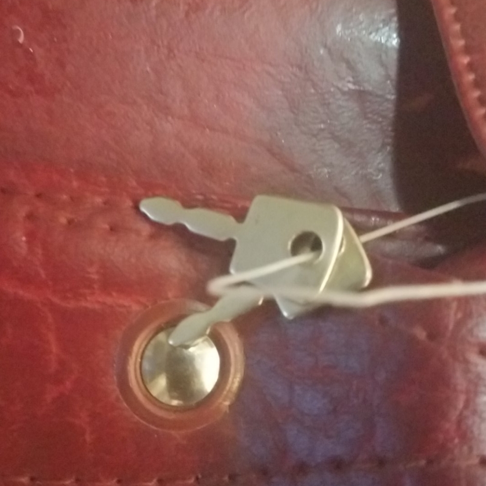 Pair of vintage red luggage - Picture 4 of 8
